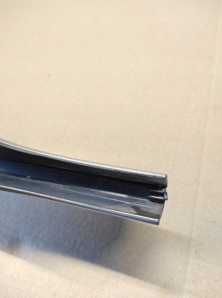 Заглушка накладка рейлінг задні ліве renault clio 3 універсал 8200718705 в Україні