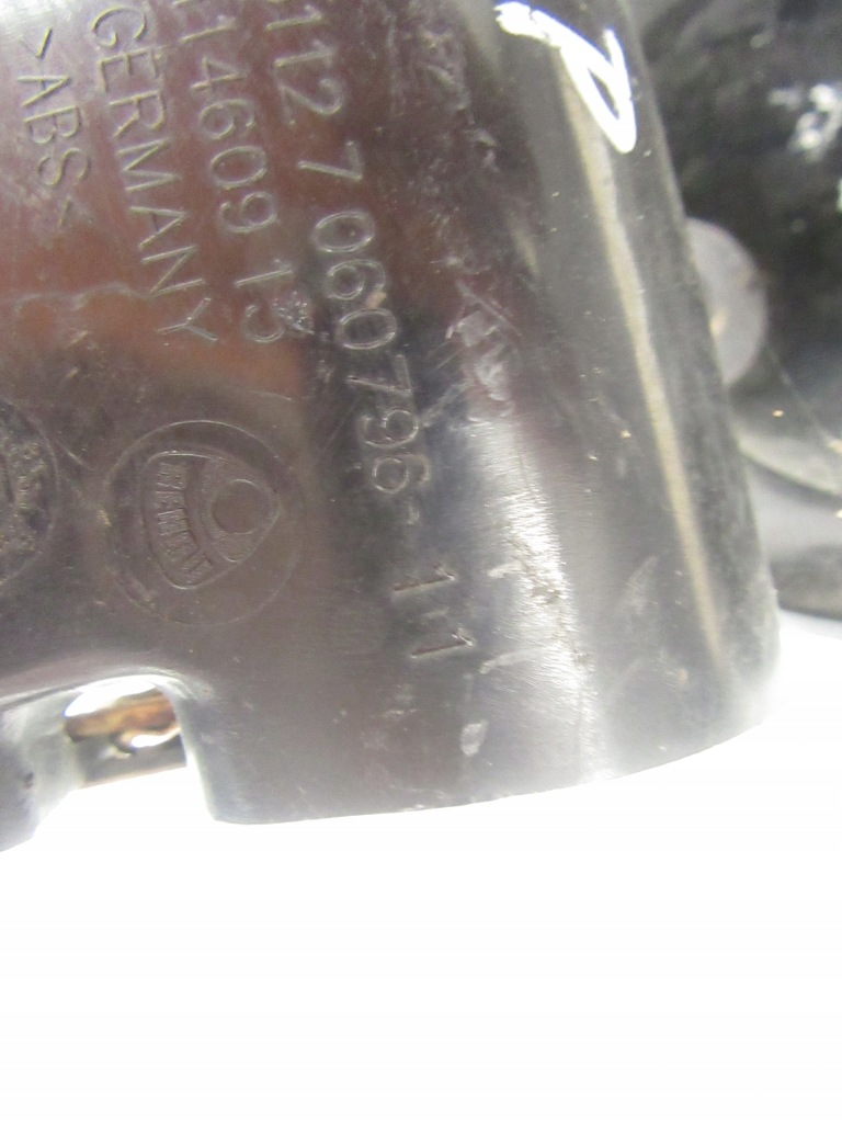 Кронштейн направляющая бампера задний  правое bmw e61 7060796 с Разборки