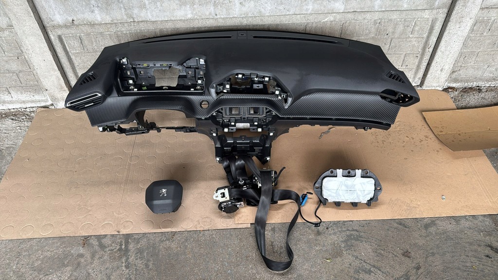 фото №1, Приборная панель консоль подушка безопасности ремни peugeot 208 ii orginał