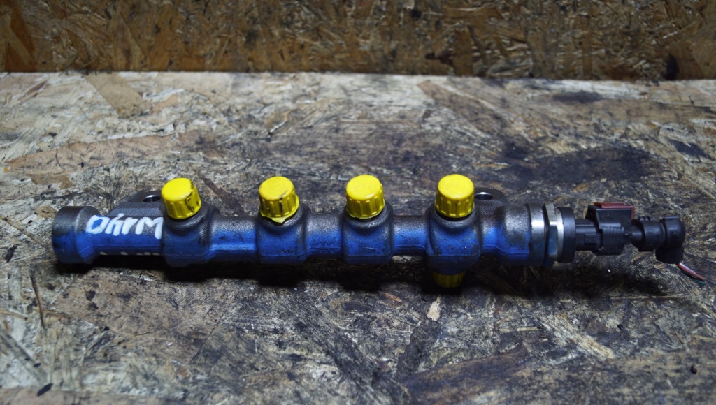 Молдинг упорскування opel 2.0 cdti 55576177 в Україні