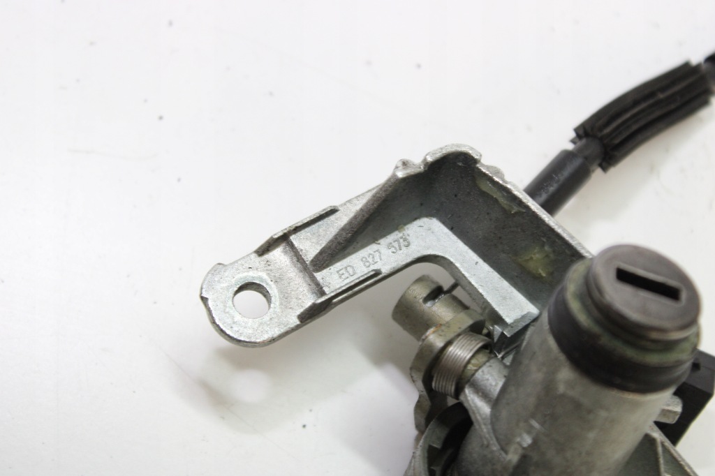 фото №8, Вкладка замок кришки багажника audi a8 d3 4e0827573