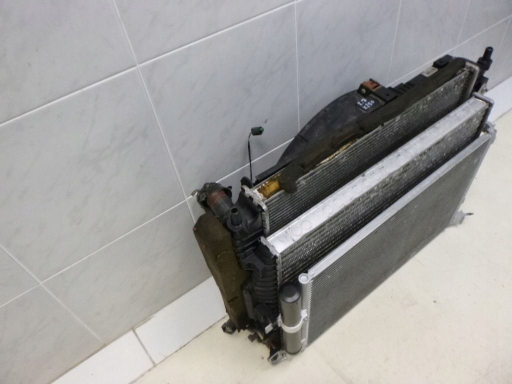 Jaguar xf комплект радіатор вентилятор ic kli 2.7d Оригінал