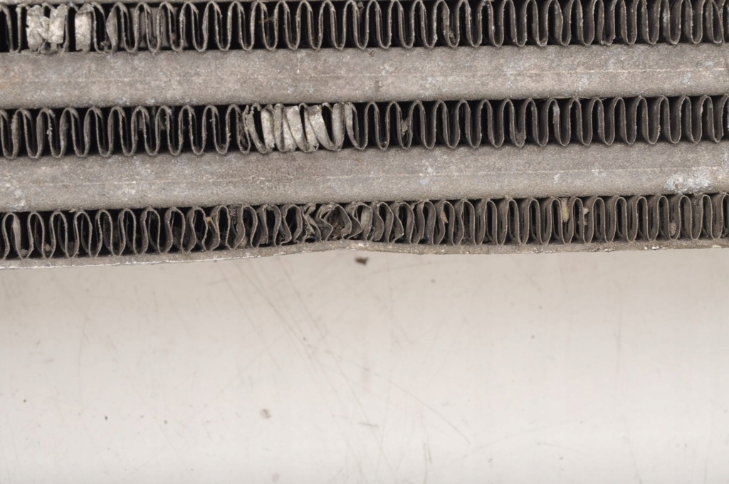 фото №10, Audi a6 c6 2.0 d радиатор интеркулер 4f0145805aa