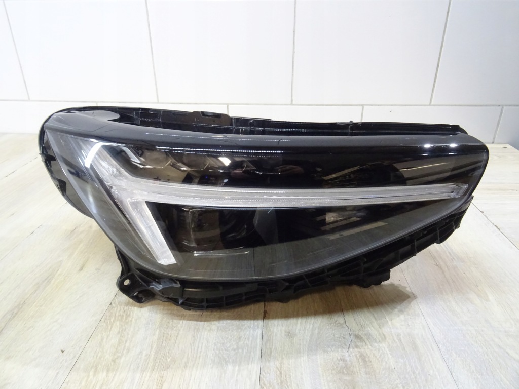 Купити Фара правий перед правий volvo xc40 2 рестайлінг  22- full led pixel 32392325 llu