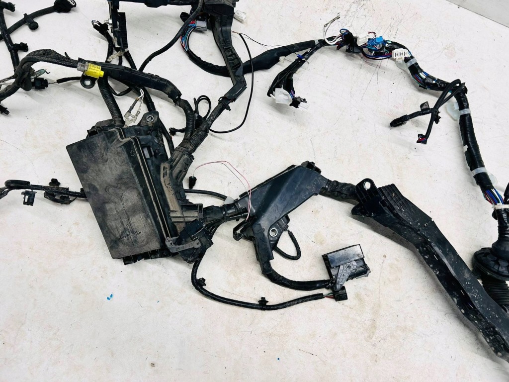 фото №8, Corolla e21 1.8 hybrydad kombi hb електропроводка джгут відсік двигуна корпус