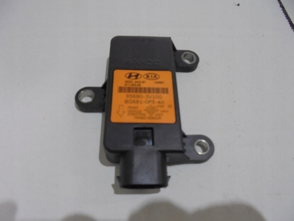 фото №1, Hyundai i40 11-18 модуль датчик 95690-3v100