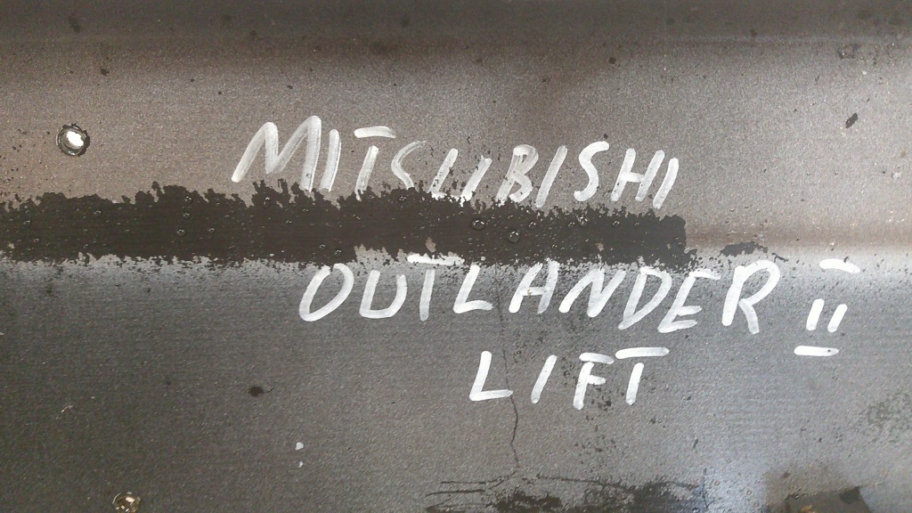 Бампер перед передний mitsubishi outlander 2 2 рестайлинг  6400c433 Цена