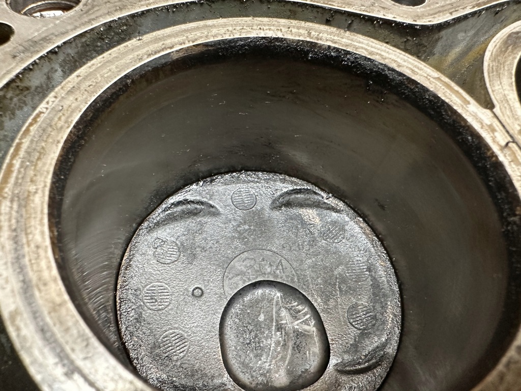 фото №6, Блок двигателя dół wał поршни 1.6 nissan mr16