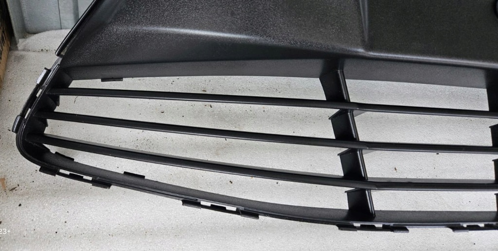 Решітка середня бампера ford c-max mk. ii am51-17b968-b Оригінал
