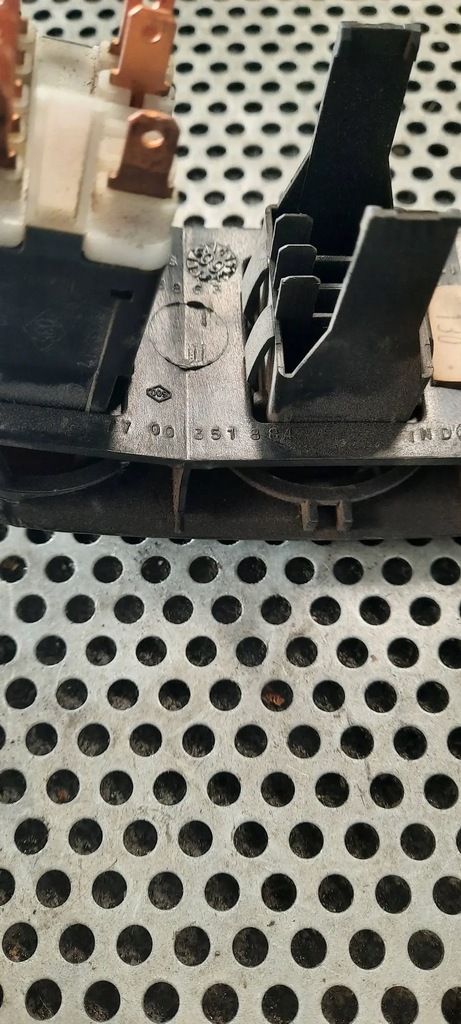 фото №3, Панель прикуривателя 770035188 renault trafic