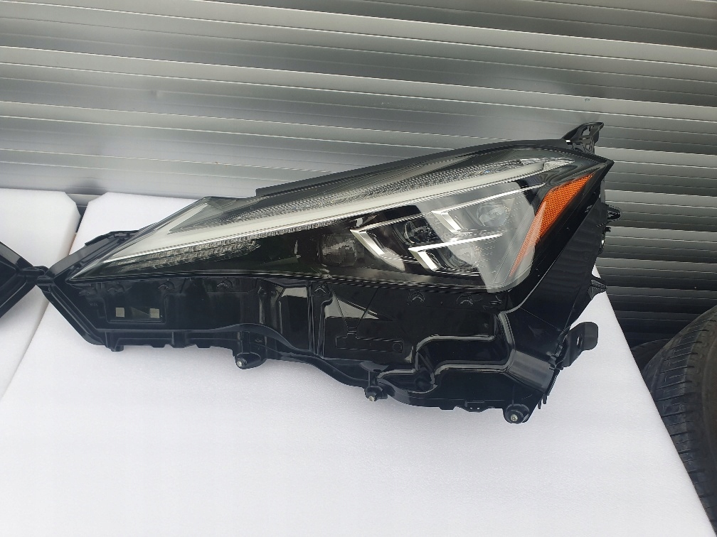 Lexus ux 2018- фара передняя левая правый  full led Оригинал