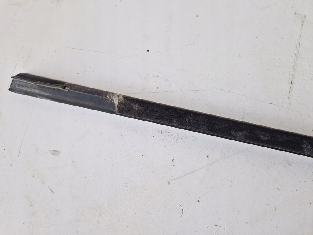 фото №10, Молдинг уплотнитель правый перед citroen c5 iii x7