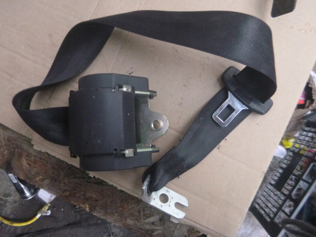 фото №1, Audi a4 b8 kombi pas безопасности задняя 8k0857805p