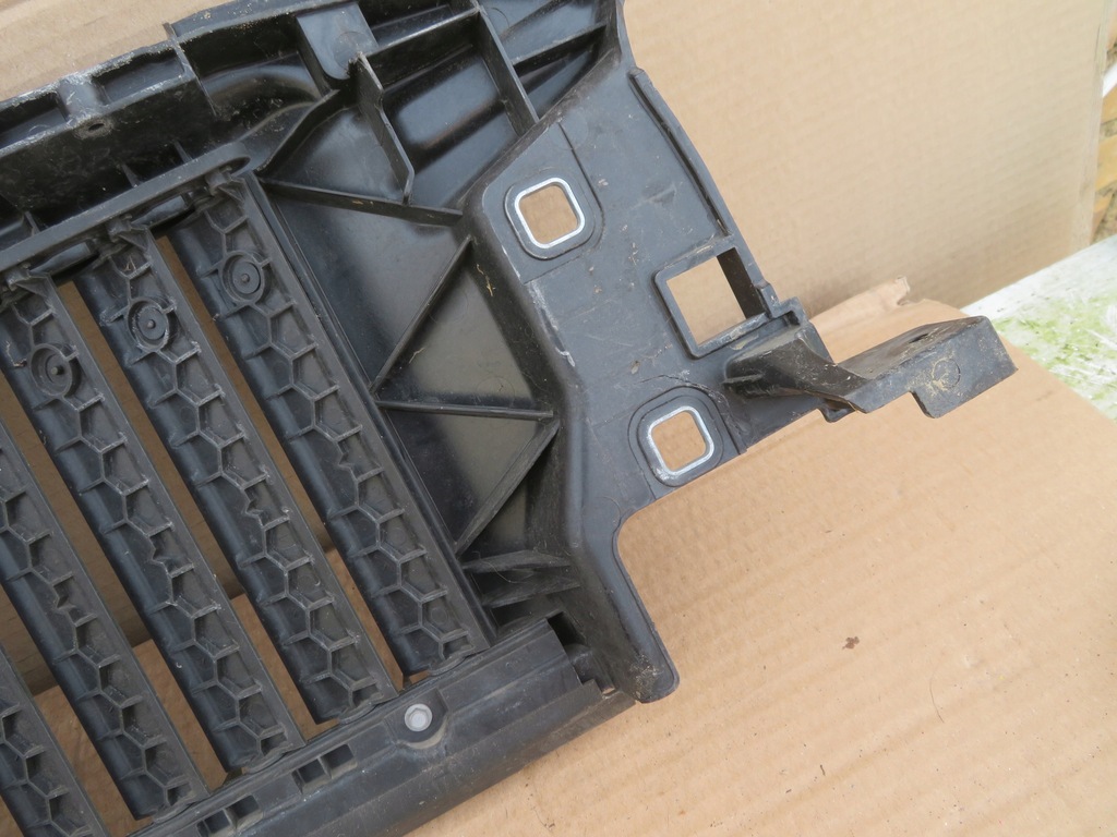 фото №9, Жалюзи воздуха mercedes c klasa 206 впуск воздуха a2065000900