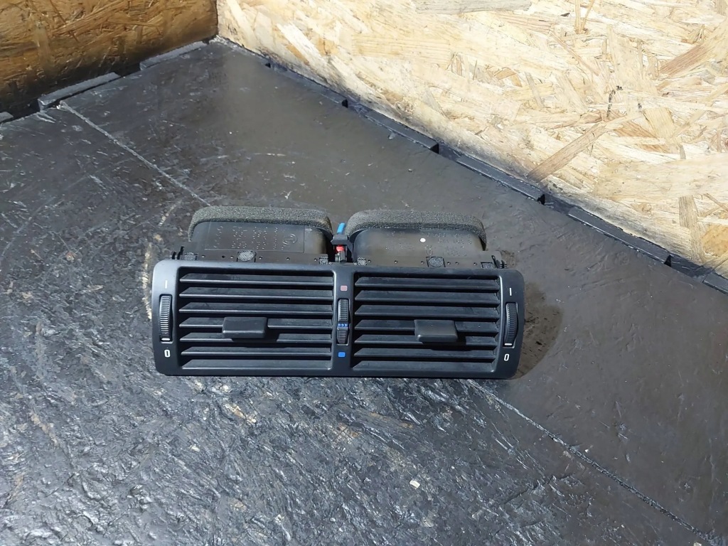 Решітка обдув середня bmw 5 e39 8361895 8363199 8370741 в Україні