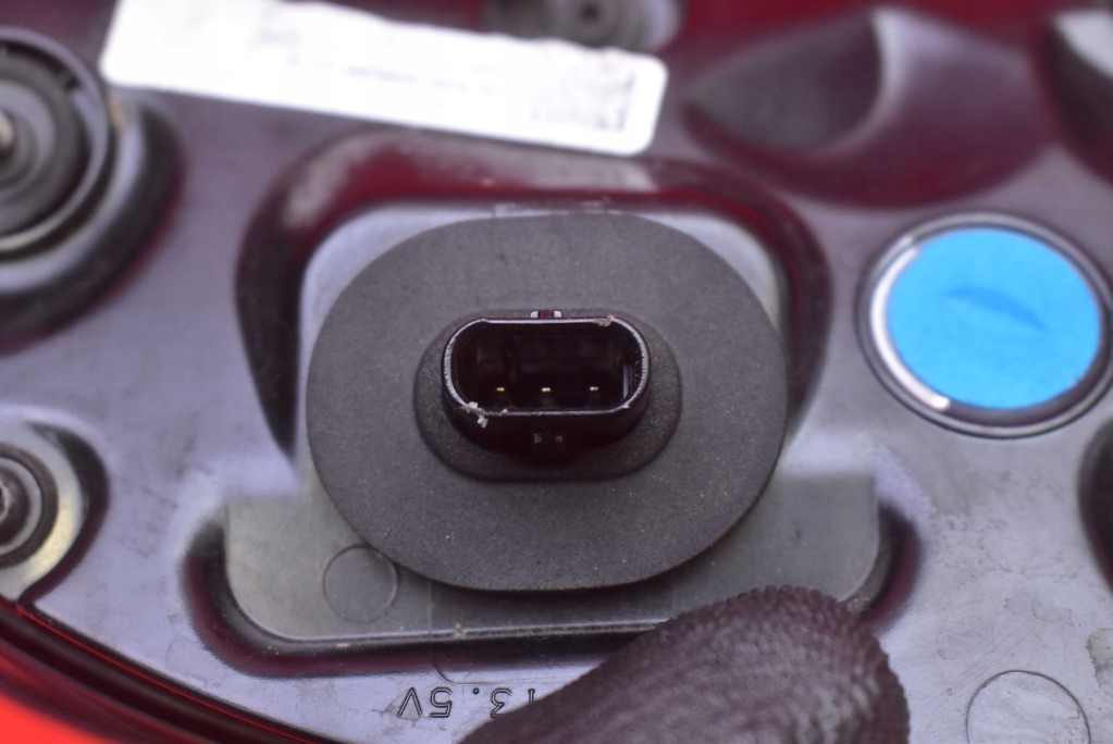 Фара правий задній задня led 1077402-00-e tesla model 3 17-21 Зі Шроту