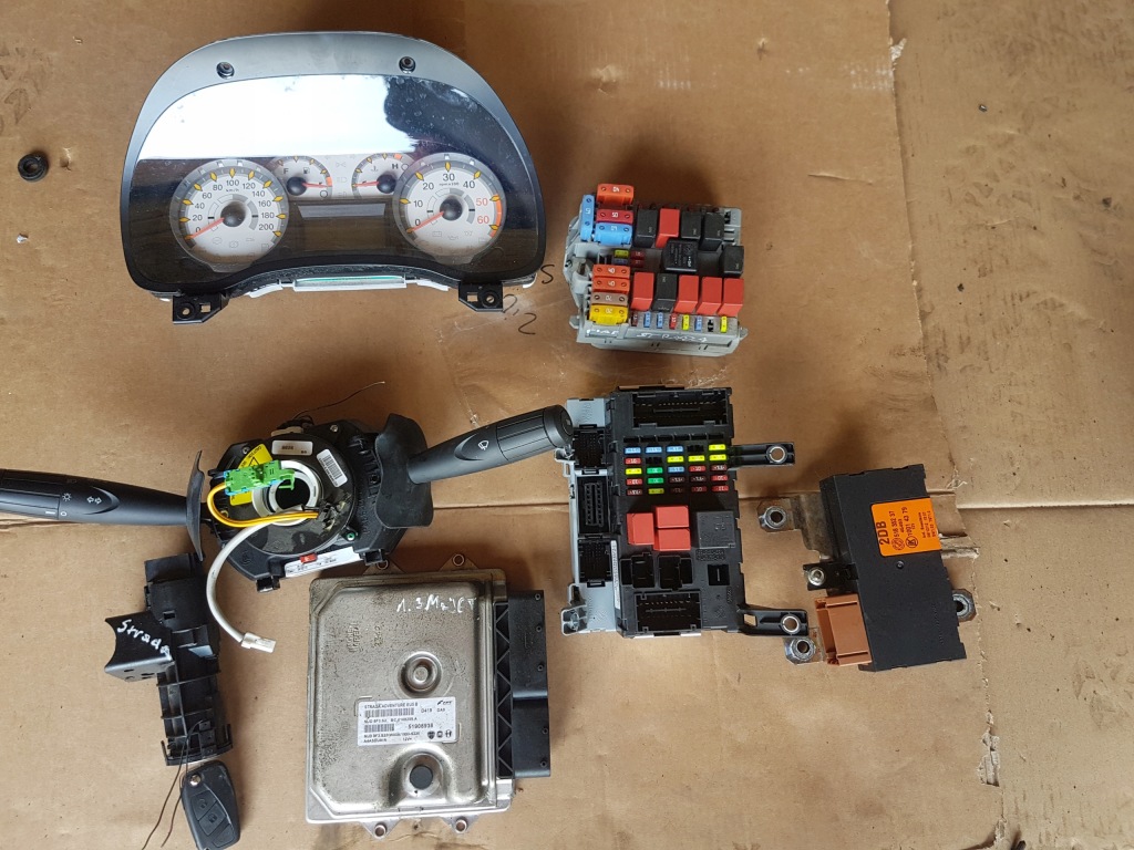 фото №1, Коробка запобіжників fiat strada 51918614