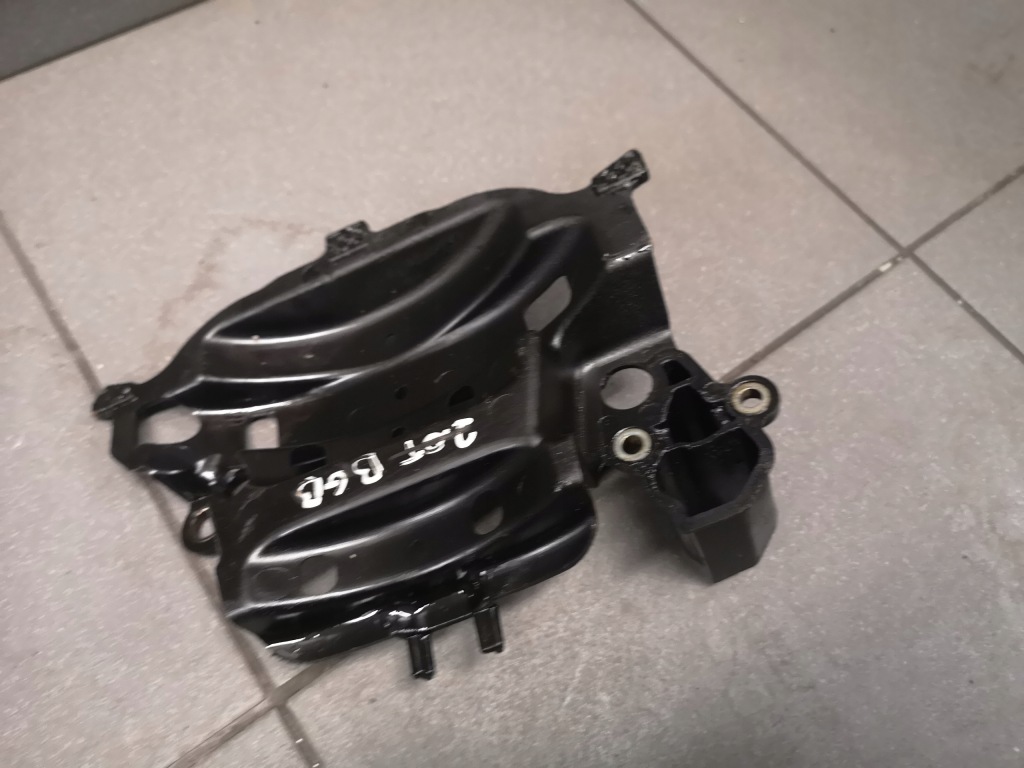 Вкладыш картера масляный a4 b7 2.0 tfsi bwe 06d103623a в Украине