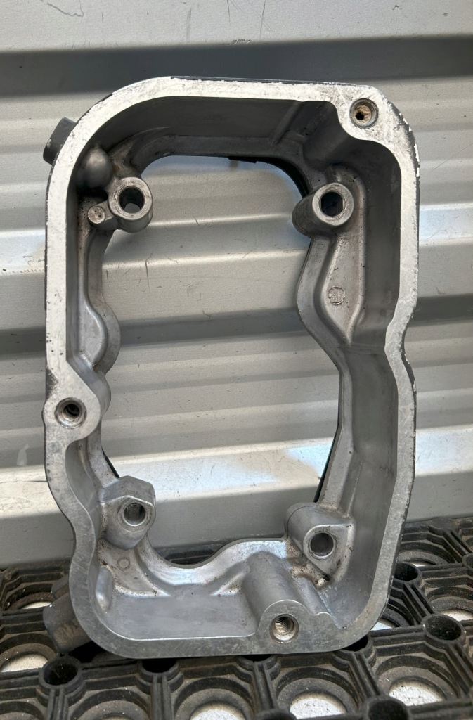 фото №2, Основание рамка крышки клапанов scania r 1519142