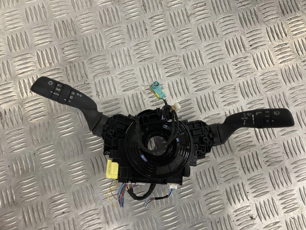 фото №1, Переключатель комбинированный toyota aygo x 22-