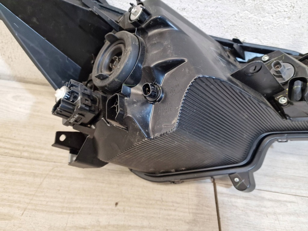 фото №12, Mitsubishi space star фара левый лампа левая 8301d445