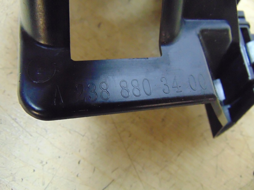 Кронштейн  бампера правий задні w238 a2388803400 Ціна