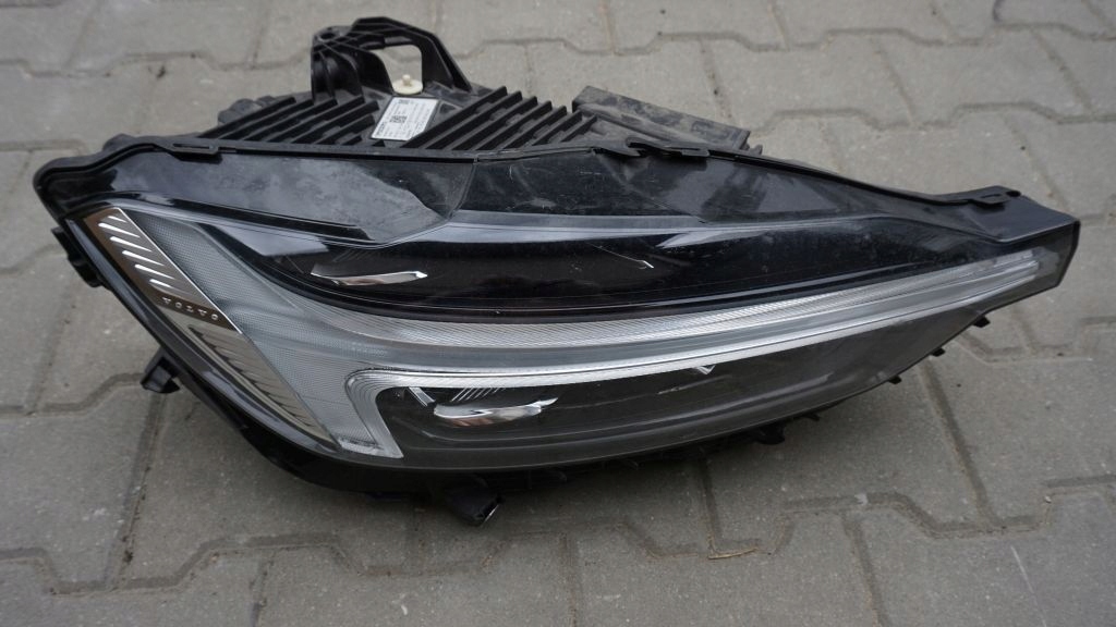 фото №1, Volvo xc60 ii - лампа перед права mid led