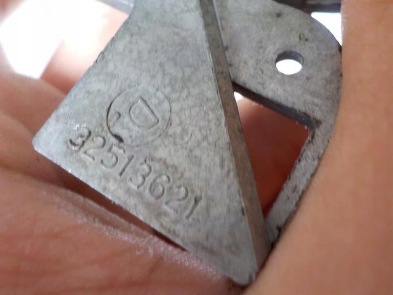 фото №3, Замок засувка задній кришки mercedes r170 32513621