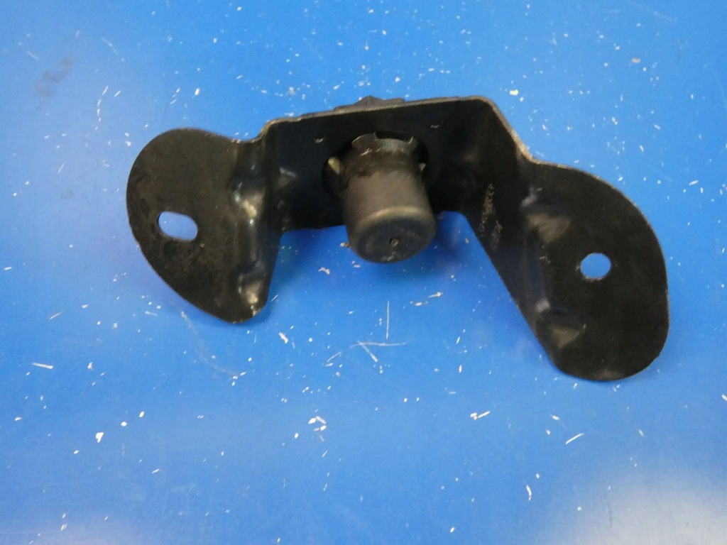 фото №1, Volvo xc40 відбійник кришки багажника правий задня