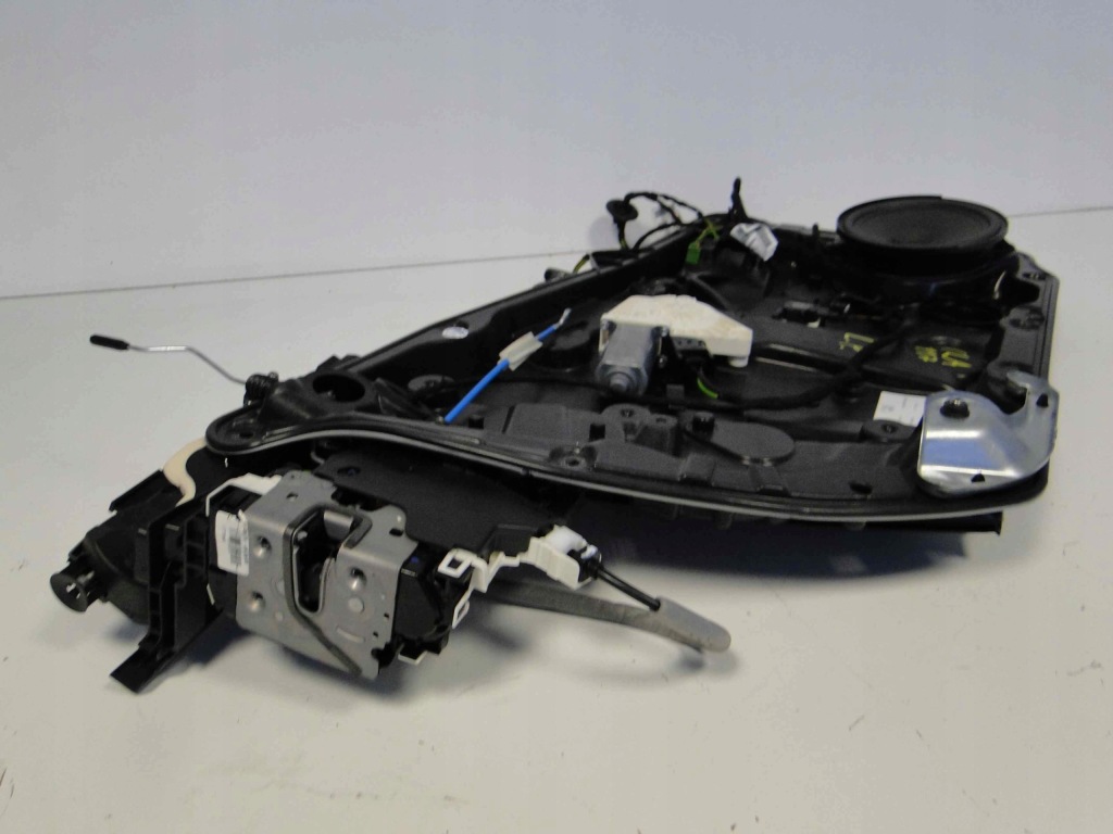 фото №9, Mercedes cla 117 вкладиш двері ліва передні замок