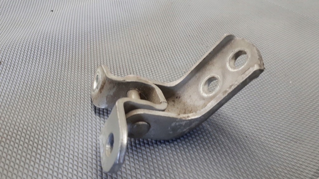 фото №7, Петля дверь правый нижний toyota corolla 09r