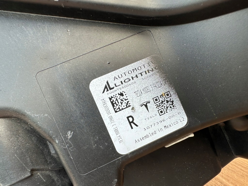 Tesla model 3 y протитуманна фара drl правий led демонтаж ідеальний Київ