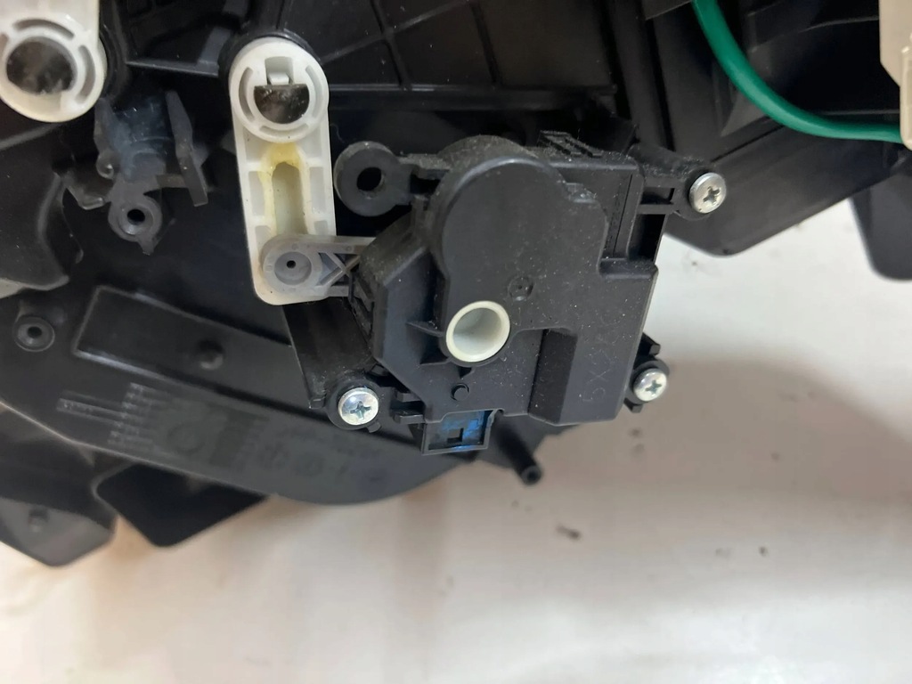 фото №8, Mazda 2 dj 2014- 1.5 skyactiv отопитель