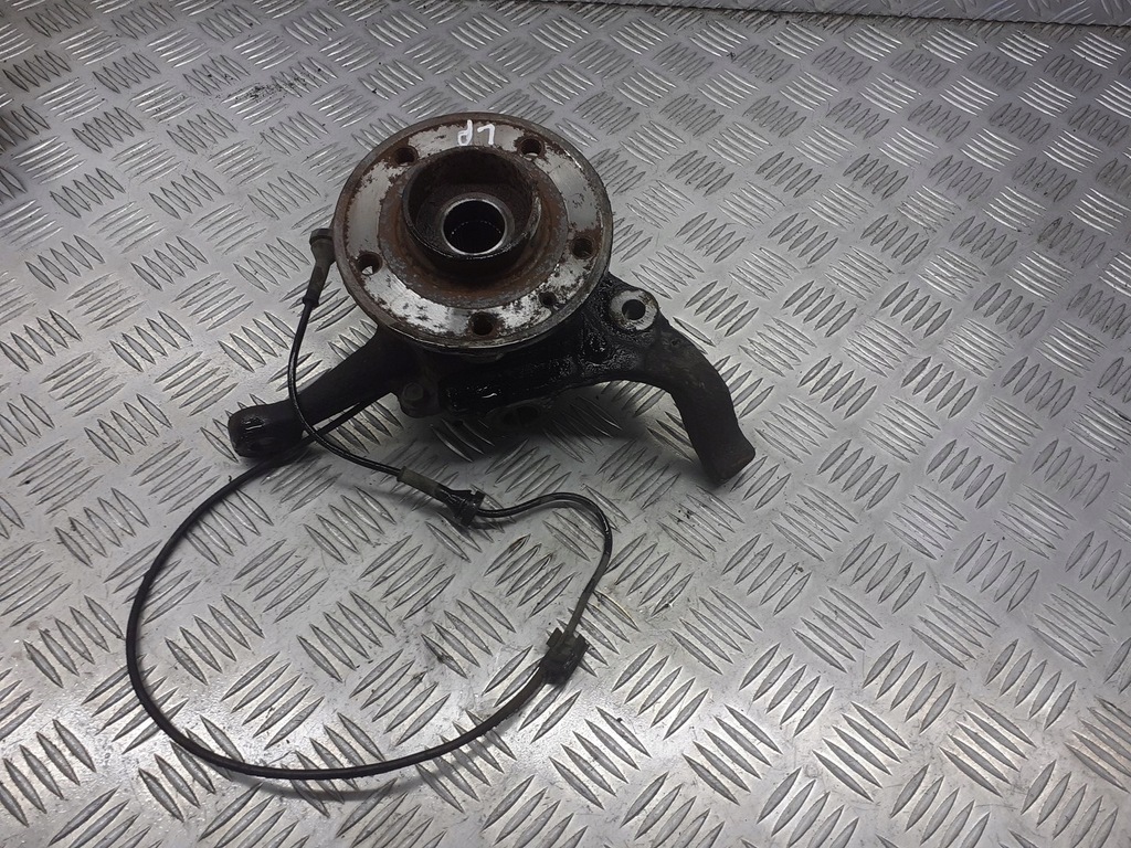 фото №2, Поворотный кулак левый перед передняя volvo v70 ii 2.5 tdi