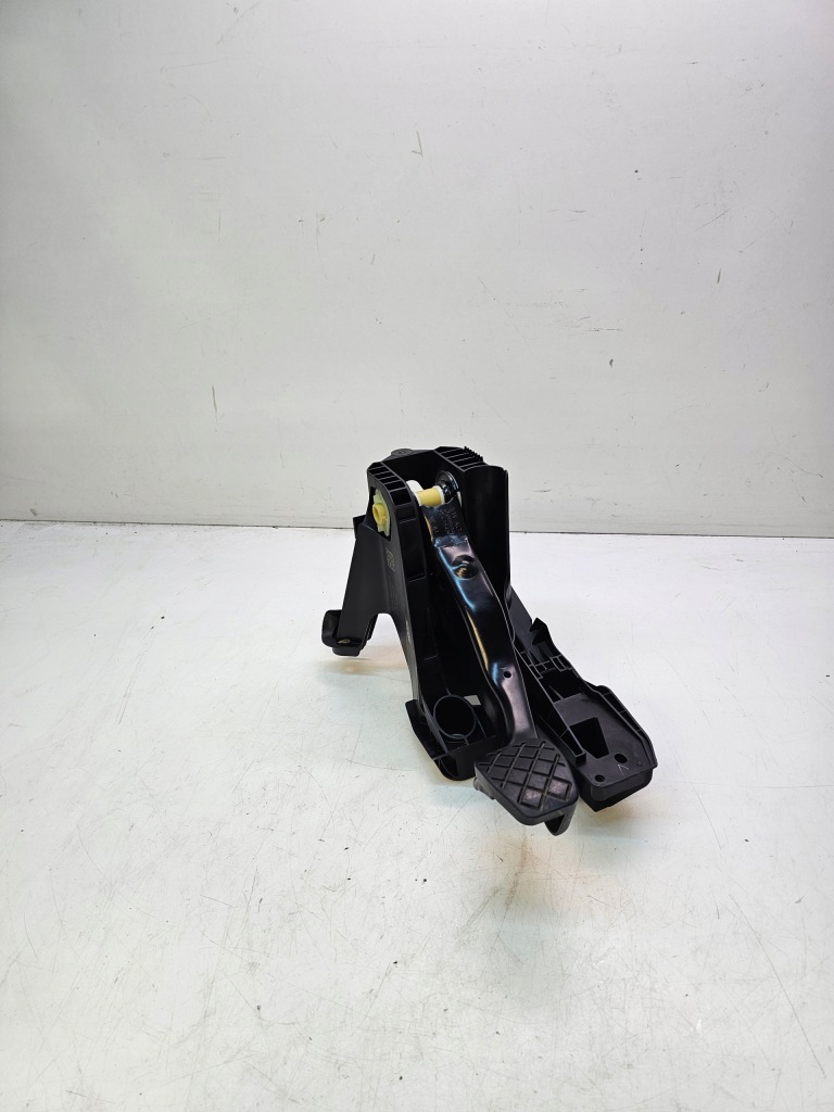 фото №1, Педаль каркас педалей audi a3 8v vw golf 5q1721058bh