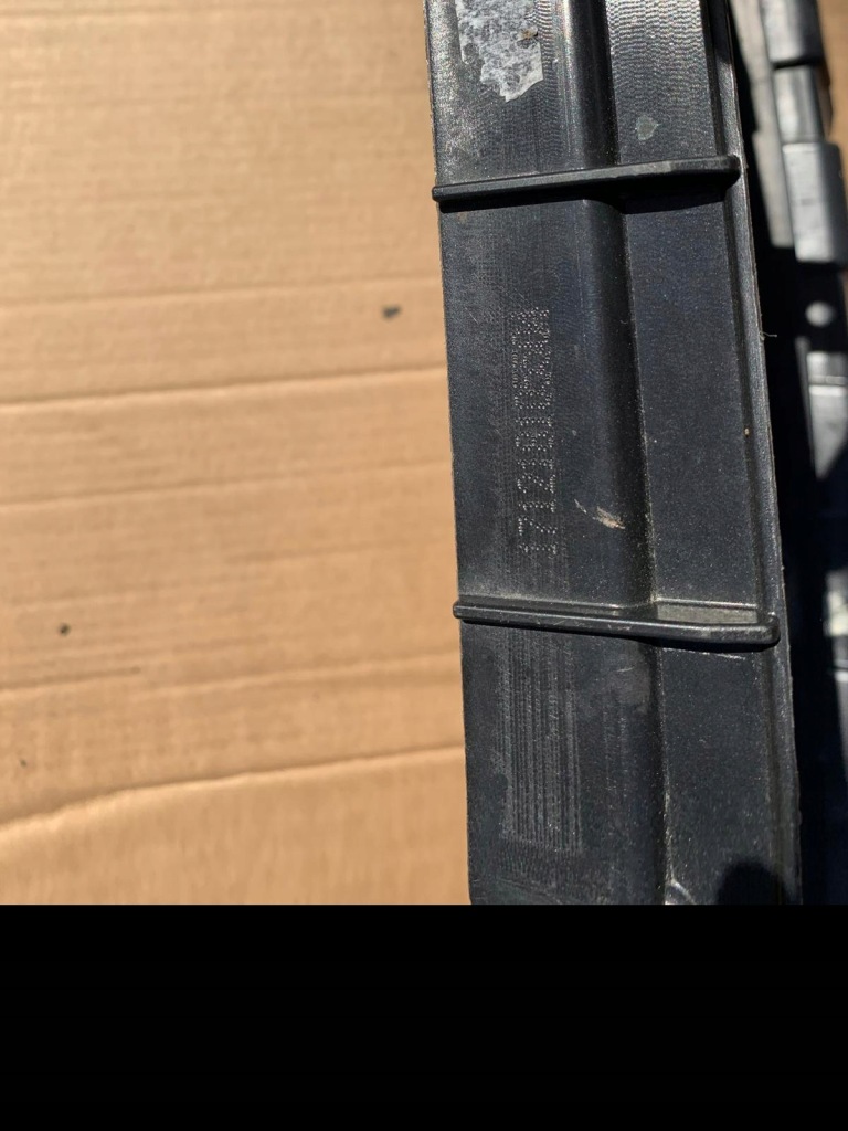 фото №8, Volvo xc60 ii 17- воздуховод воздуха шторка жалюзи