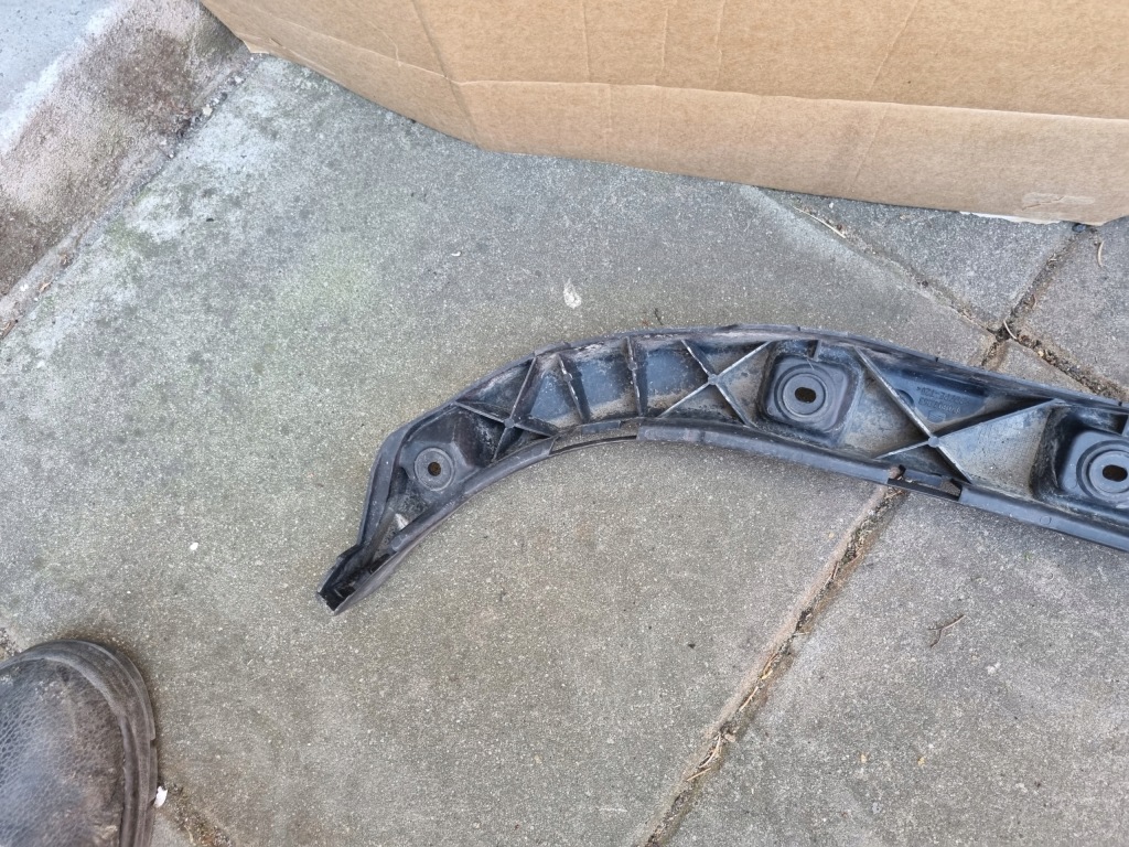 фото №10, Audi a3 8p sportback напрямна лівий задня 8p4807377b