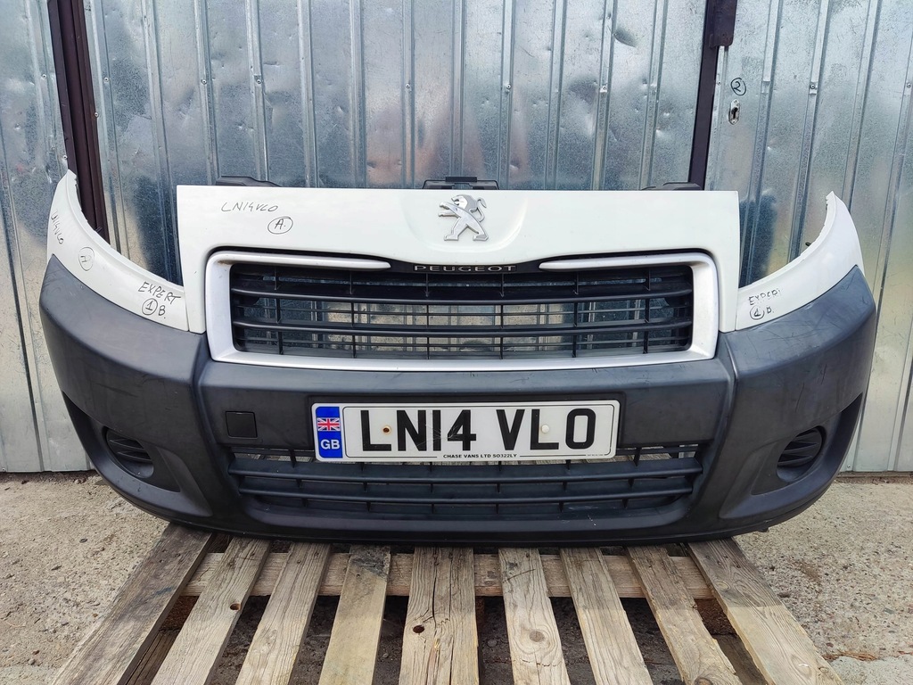 фото №1, Бампер решётка радиатора перед передний peugeot expert ii lift 2012-2016 цвет ewpa