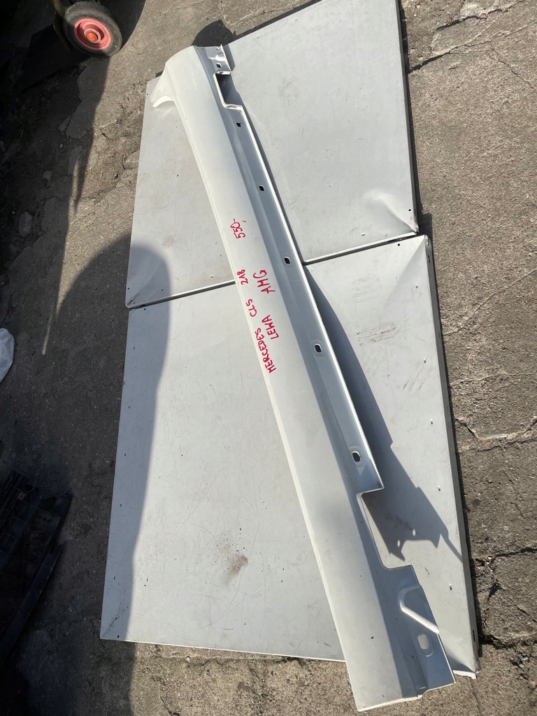 фото №1, Mercedes cls amg a2186900110 левая молдинг порог