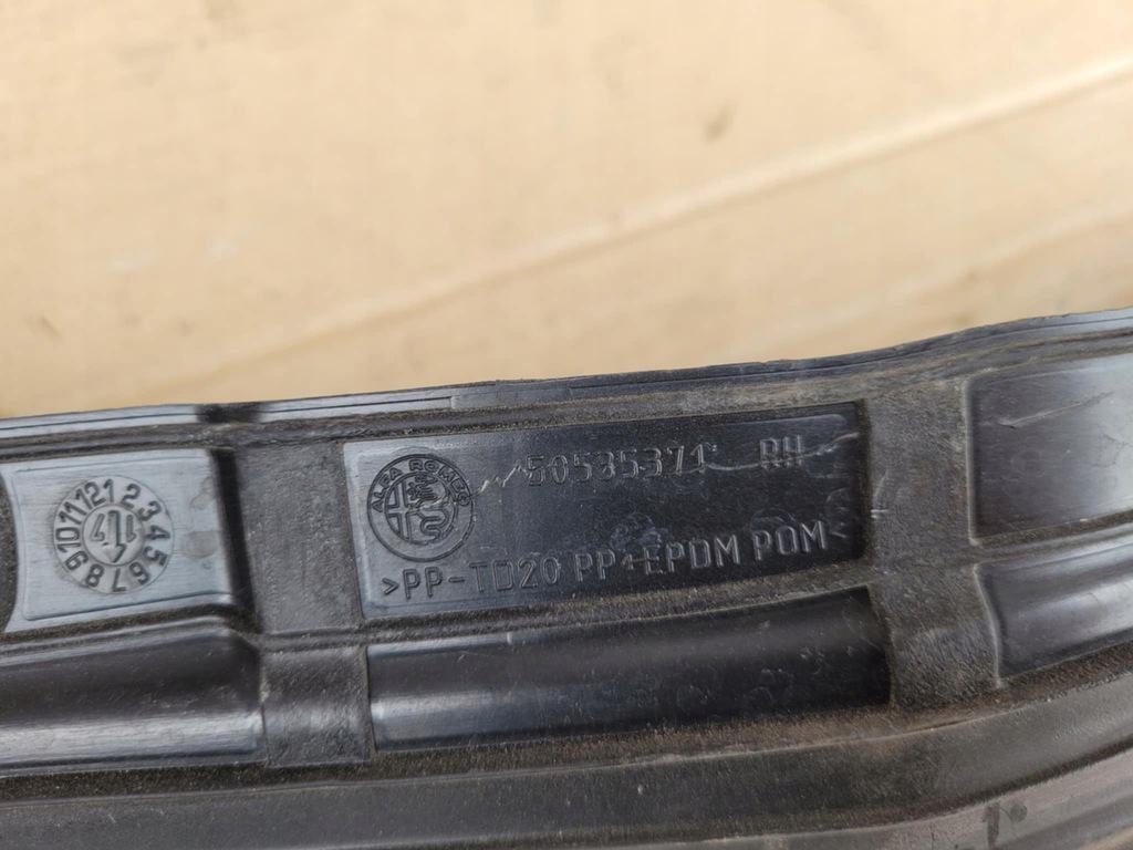 фото №3, Молдинг двері права перед alfa romeo stelvio 2020