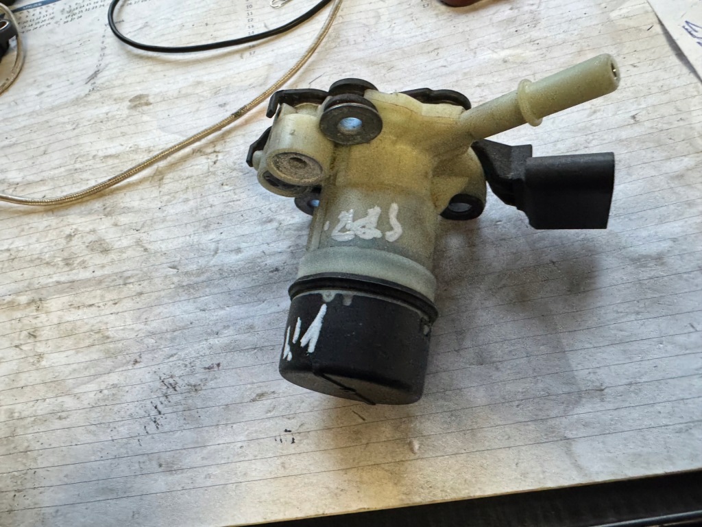 Купить Насос adblue f01c250151 sprinter vito t6 gls oryg