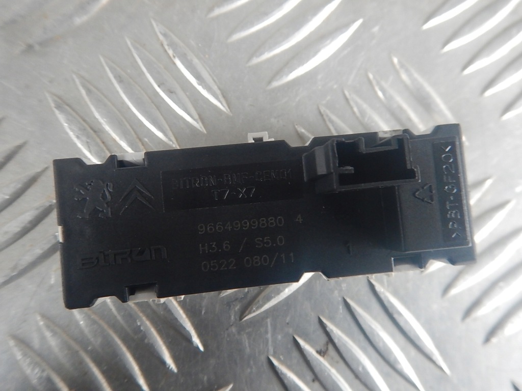 фото №2, Peugeot rcz дисплей замки ремней 9664999880 оригинал