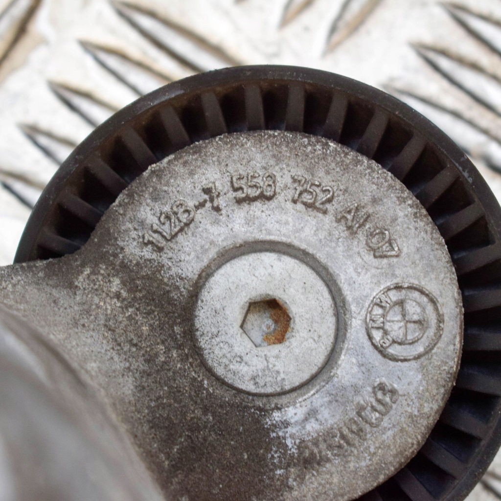 фото №7, Bmw 3 e90 e91 2009 натягувач ремінь генератора