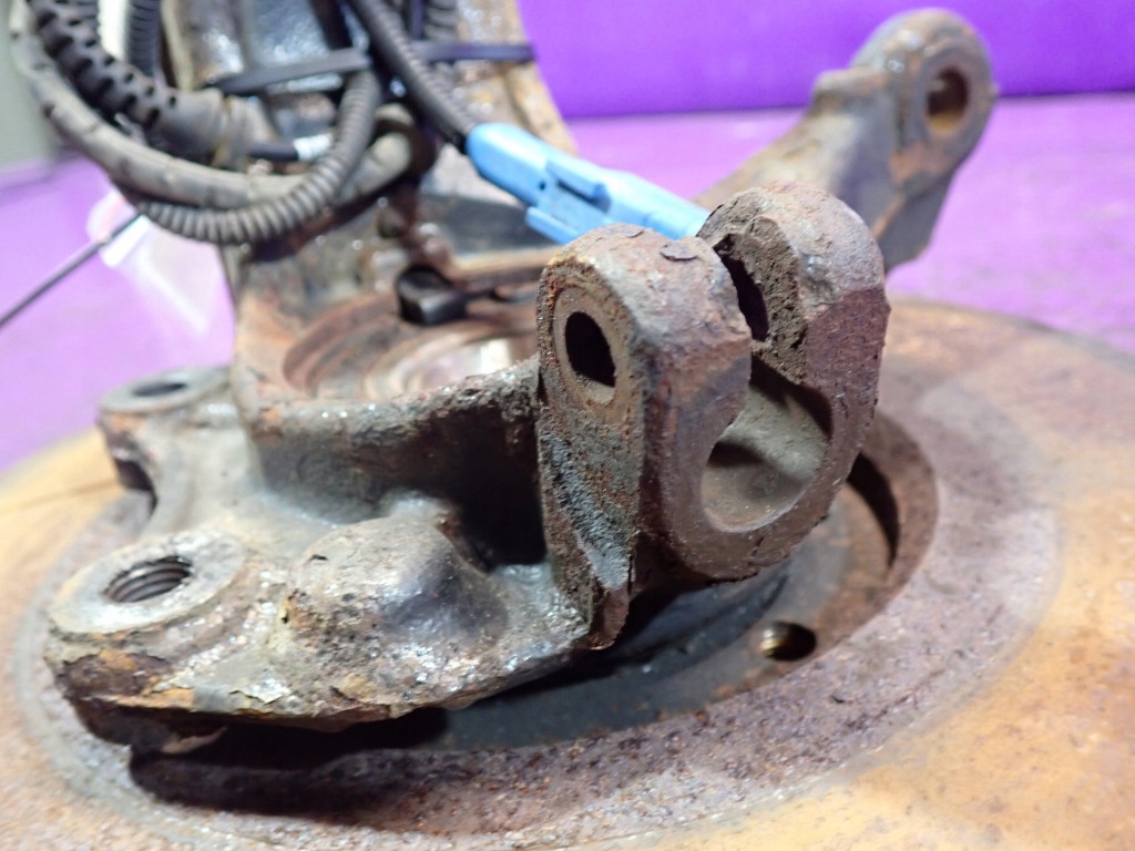 Peugeot 301 16-21 1.6 поворотный кулак перед правый  ступица под abs 270mm Недорого