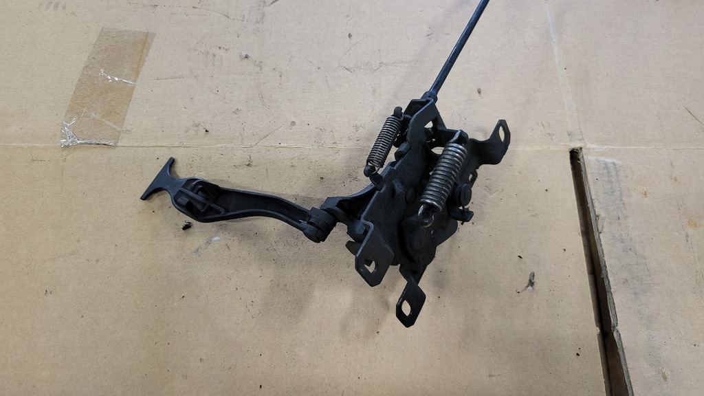 фото №1, Mercedes a w169 замок капот