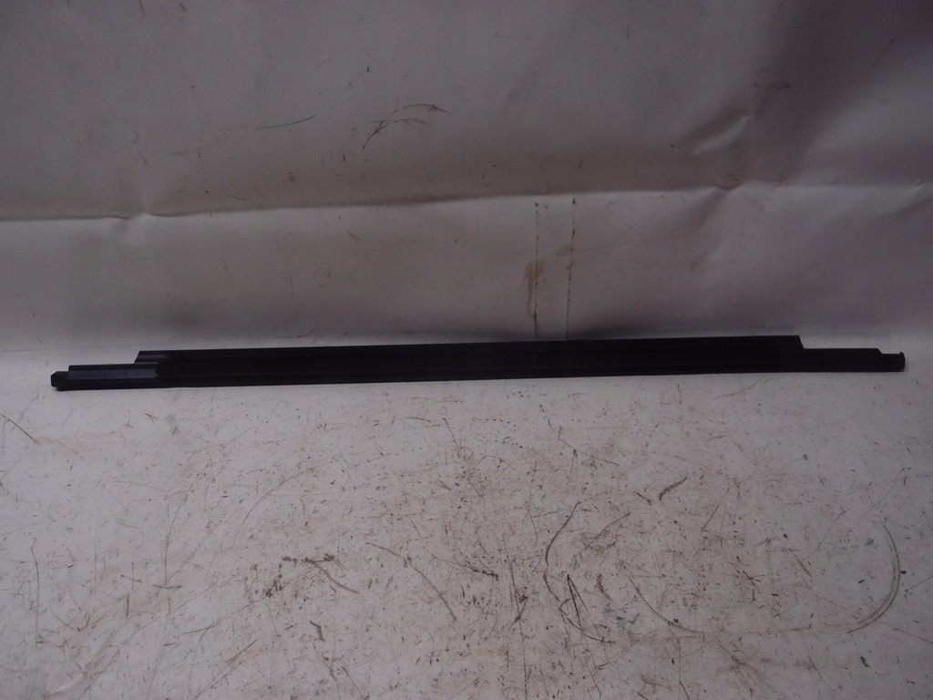 фото №10, Молдинг ущільнювач правий задня bmw x1 u11 9451535