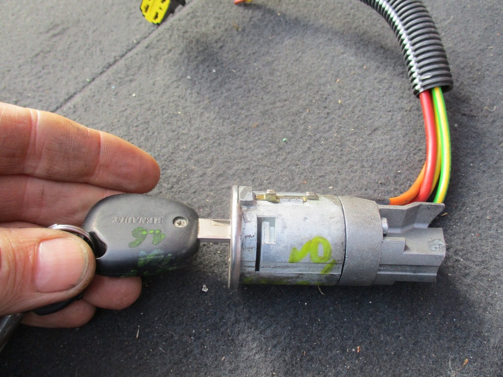 фото №9, Megane i 2001 r 1.6 16v 79kw -бортовой компьютер ,набор стартовый 8200059086