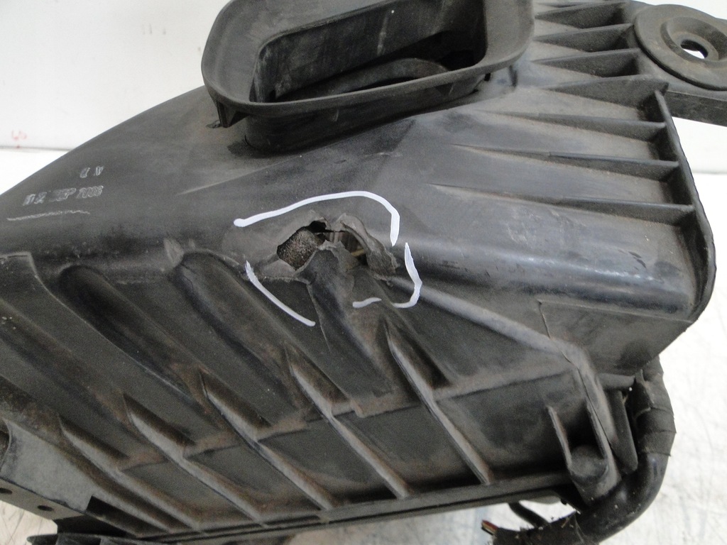 фото №8, Audi a4 b7 корпус фильтра воздуха 03g133835