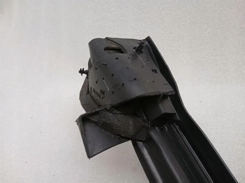 Прокладка двері chevrolet corvette c7 grand sport 246649263 ущільнювачі двері Недорого