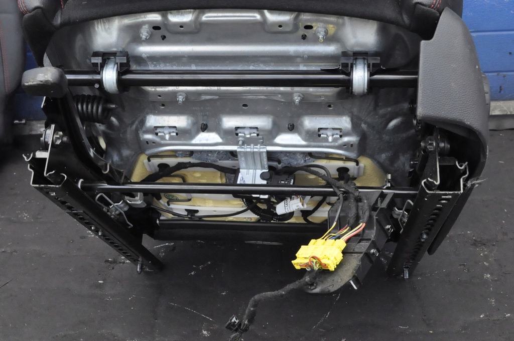 фото №13, Mercedes w117 сидіння заднє сидіння обшивки шкіра